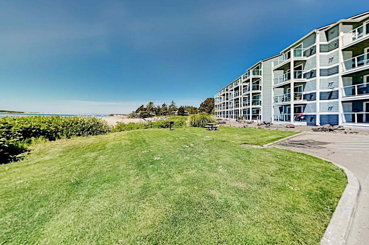 مدينة لينكولن New Listing! Bay-View Beauty With Private Balcony Condo المظهر الخارجي الصورة